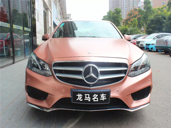 奔馳E級全車改色貼膜，電光玫瑰金。
